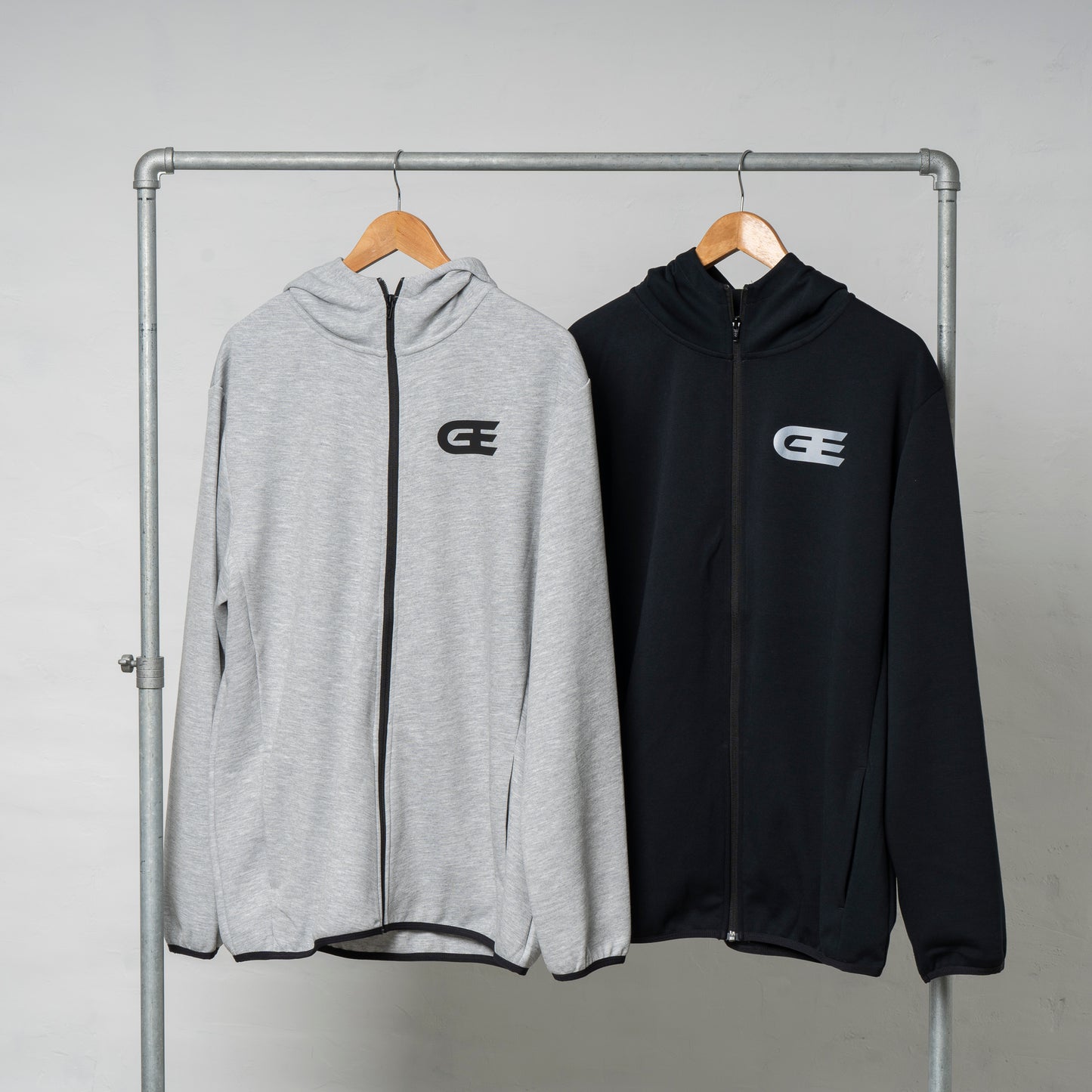 GINNIE BLACK ZIP UP HOODIE 004