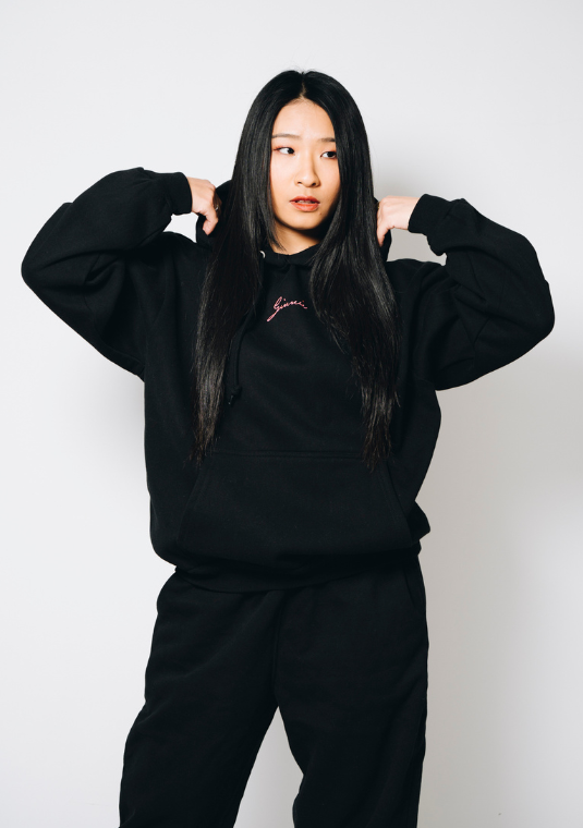 GINNIE BLACK HOODIE 004