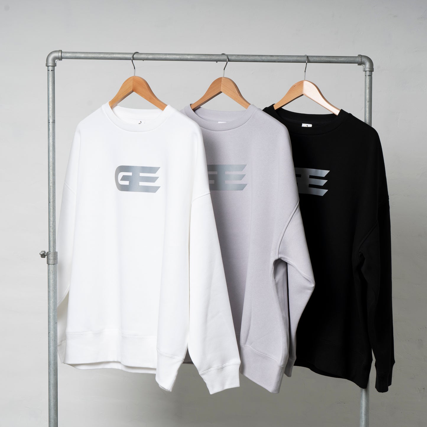 GINNIE BLACK SWEATSHIRT 001